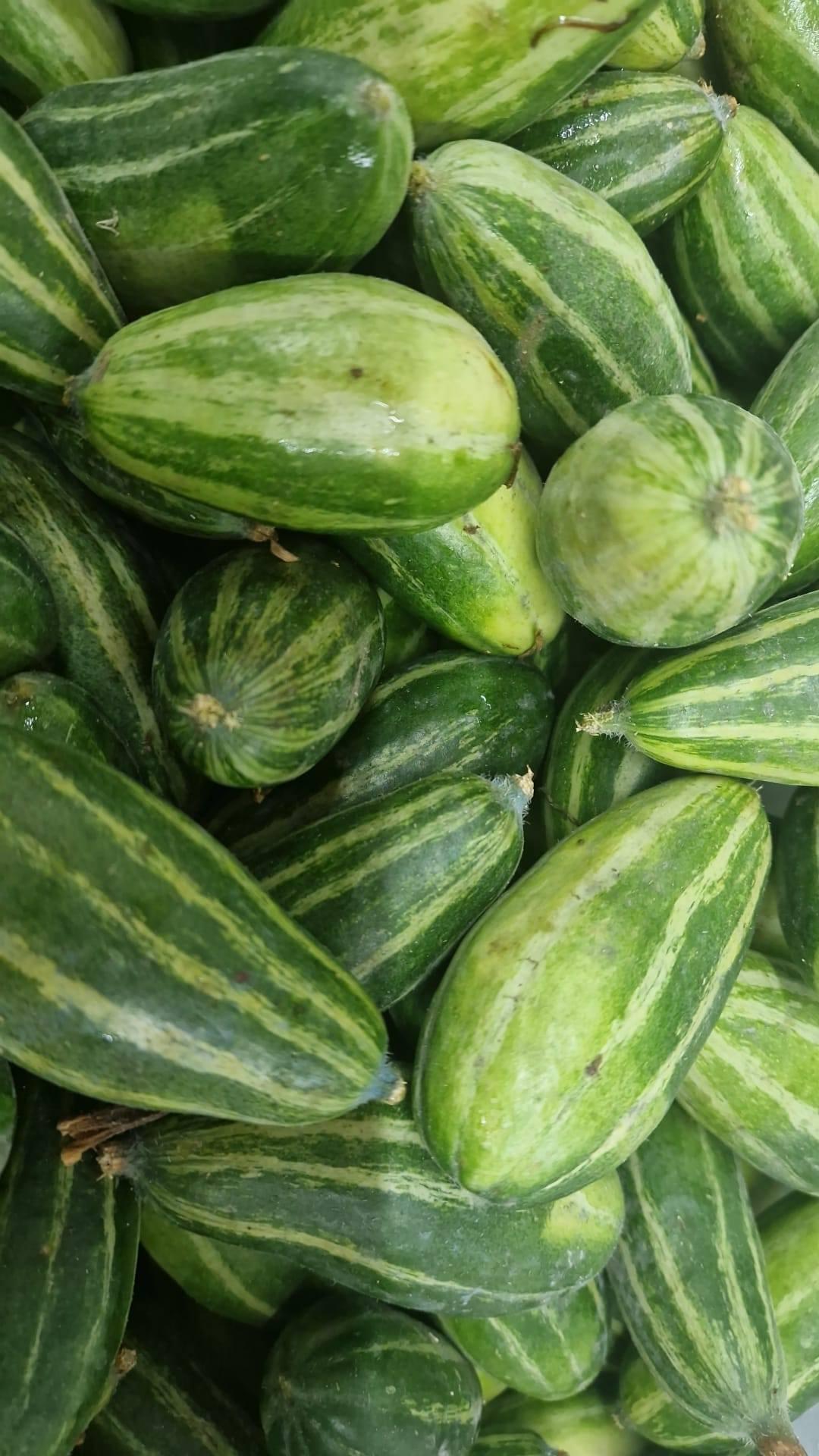 অনেক দেশিয় শাক সব্জী আসছে এইমাত্র।  viele frische gemüse gleich angekommen. image 6